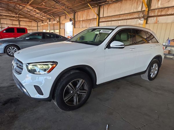 2020 MERCEDES-BENZ GLC GLC300 — Front 3/4