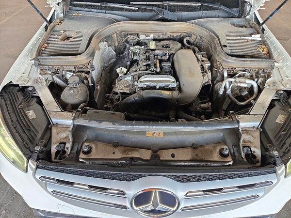2020 MERCEDES-BENZ GLC GLC300 — Engine bay