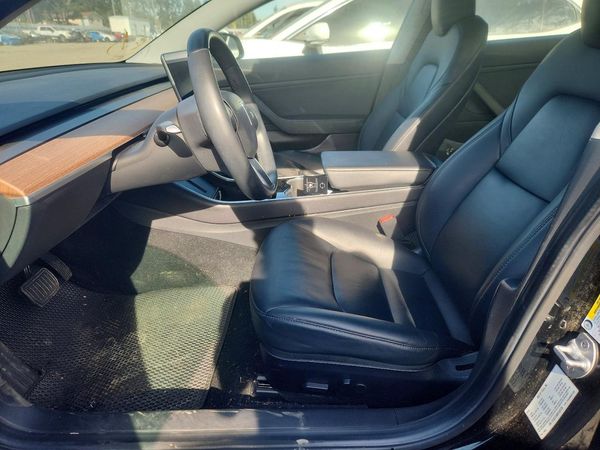 2019 TESLA MODEL 3 — DENT