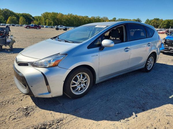 2015 TOYOTA PRIUS — Front 3/4
