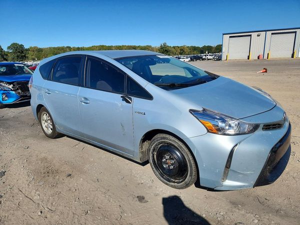 2015 TOYOTA PRIUS — Passenger 3/4