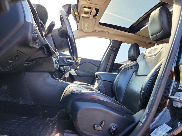 2017 JEEP CHEROKEE Overland — DENT