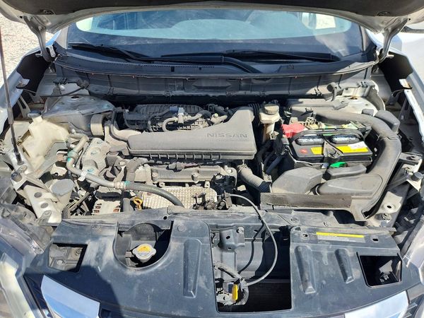 2019 NISSAN ROGUE — Engine bay