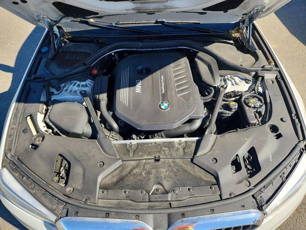 2017 BMW 540 xDrive — Engine bay