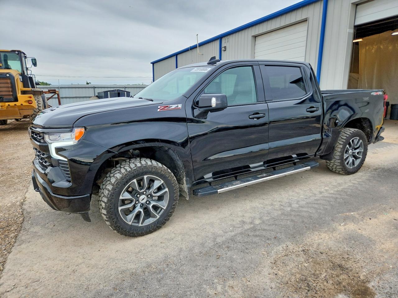 2023 CHEVROLET SILVERADO LT — Front 3/4