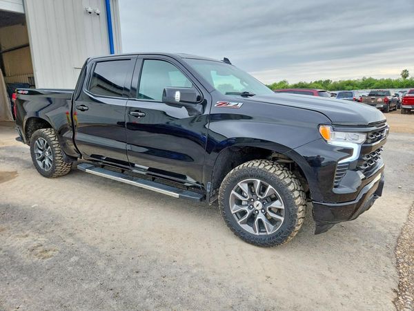 2023 CHEVROLET SILVERADO LT — Passenger 3/4
