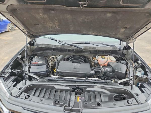 2023 CHEVROLET SILVERADO LT — Engine bay