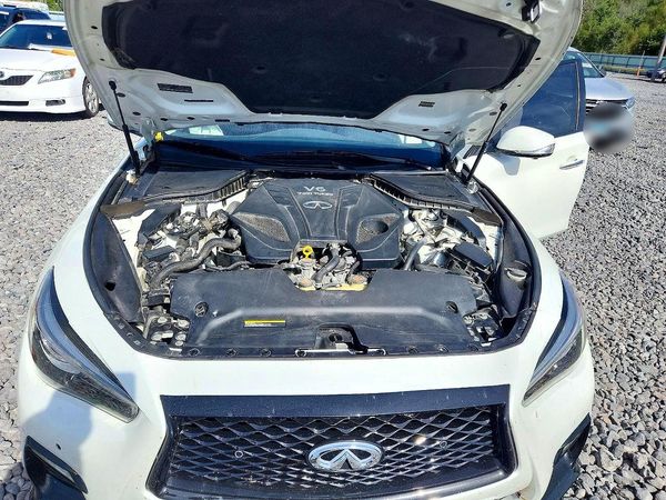 2020 INFINITI Q50 — Engine bay