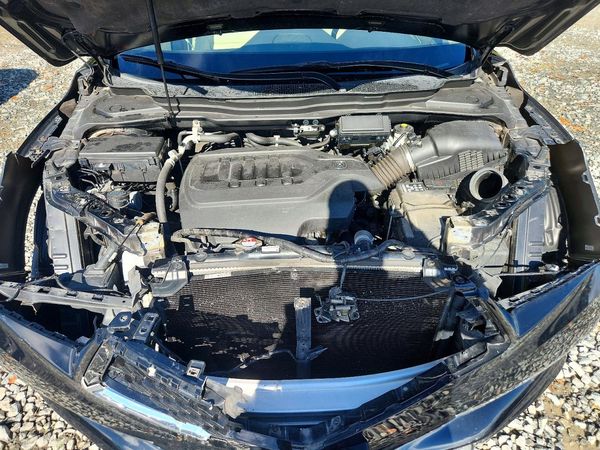 2017 ACURA MDX SH-AWD — Engine bay