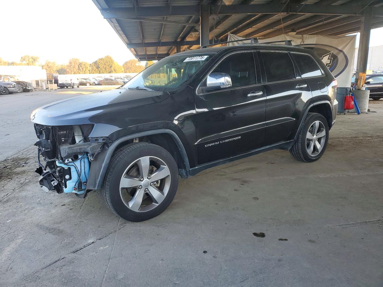 2016 JEEP CHEROKEE Limited — Front 3/4