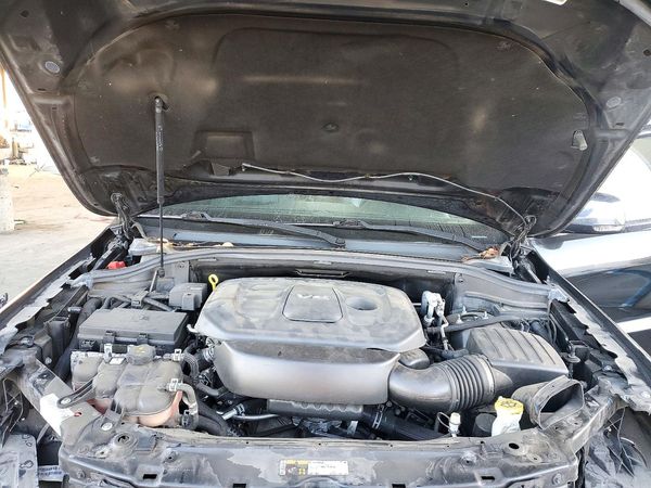 2016 JEEP CHEROKEE Limited — Engine bay