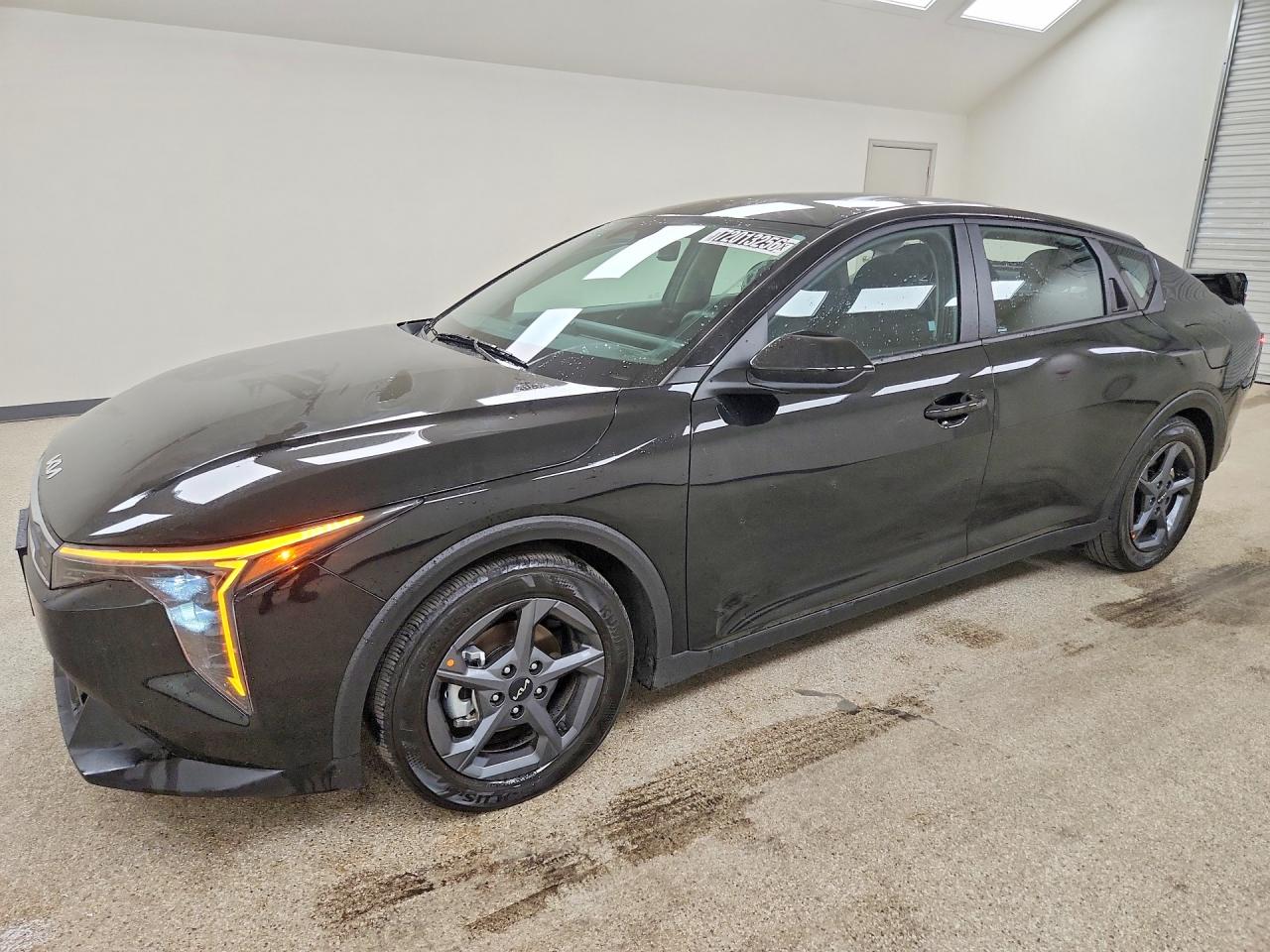 2026 KIA K4 LX, LXS — Front 3/4