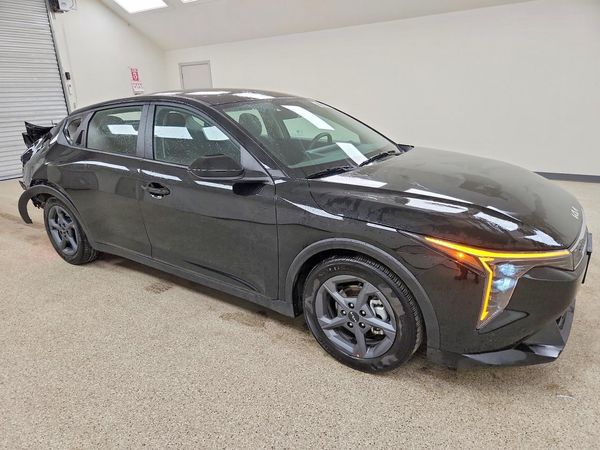 2026 KIA K4 LX, LXS — Passenger 3/4