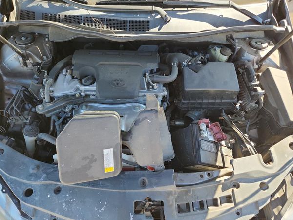2016 TOYOTA CAMRY — Engine bay