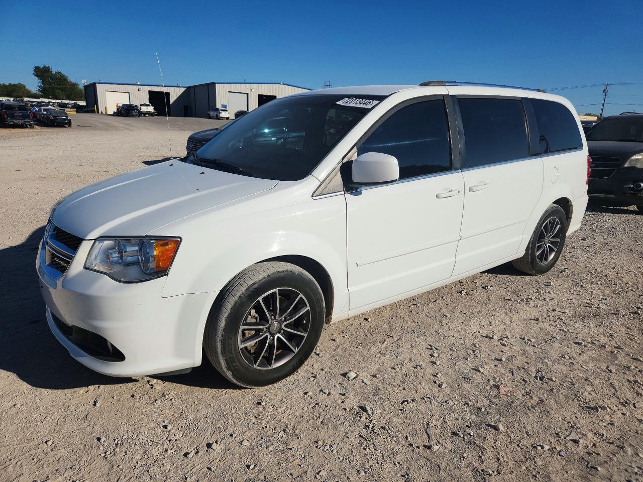 2017 DODGE GRAND CARAVAN SXT — Front 3/4