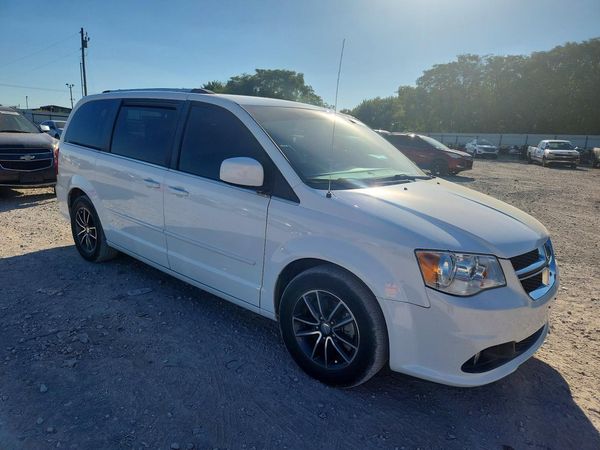 2017 DODGE GRAND CARAVAN SXT — Passenger 3/4