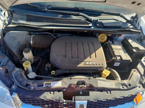 2017 DODGE GRAND CARAVAN SXT — Engine bay