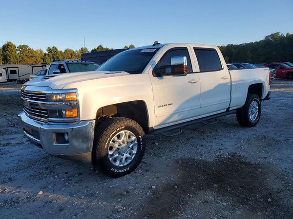 2018 CHEVROLET SILVERADO LT — Front 3/4
