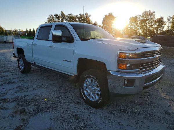 2018 CHEVROLET SILVERADO LT — Passenger 3/4