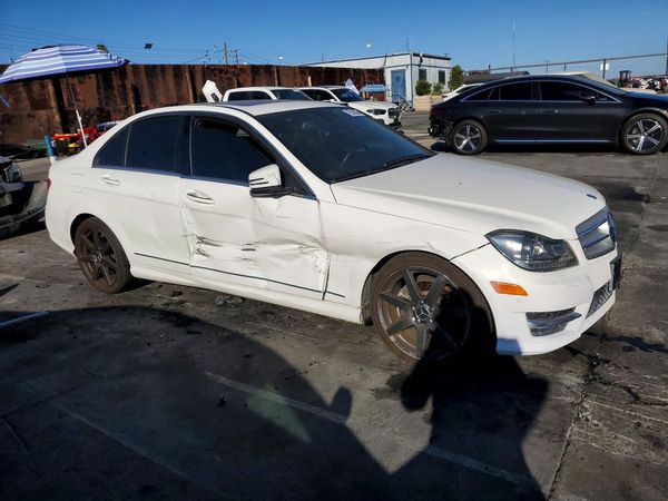 2013 MERCEDES-BENZ C C250 — Passenger 3/4