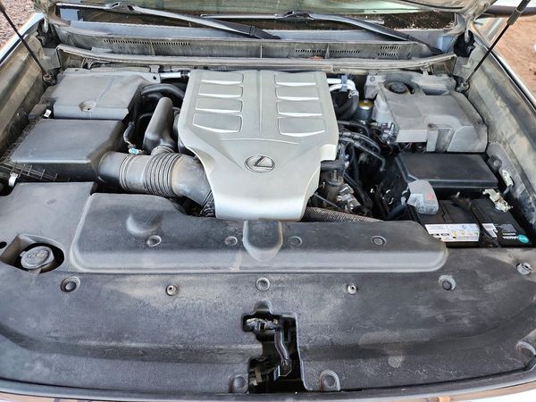 2015 LEXUS GX 460 — Engine bay