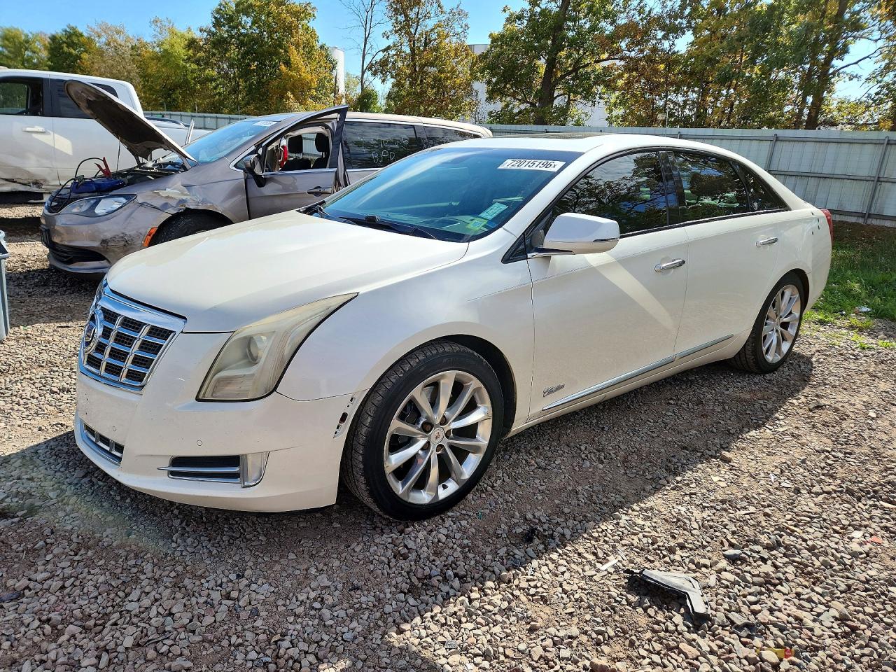 2013 CADILLAC XTS Premium — Front 3/4