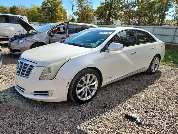 2013 CADILLAC XTS Premium — Front 3/4