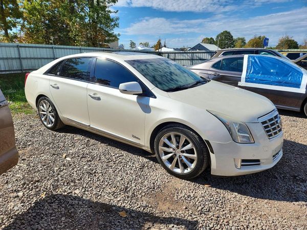 2013 CADILLAC XTS Premium — Passenger 3/4