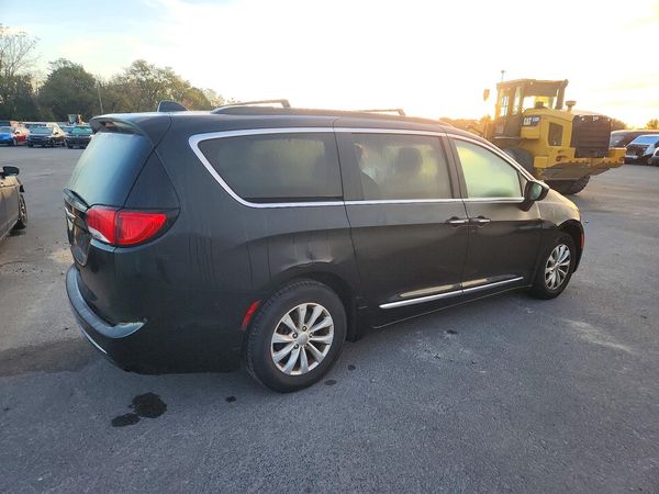 2017 CHRYSLER PACIFICA Touring L — PSRA