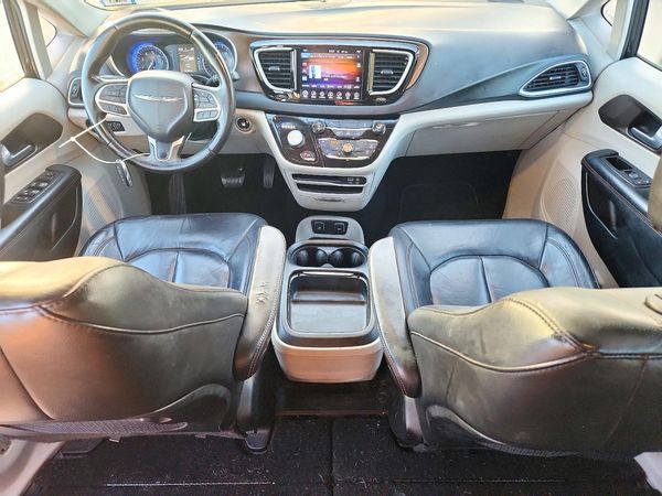 2017 CHRYSLER PACIFICA Touring L — CKPT