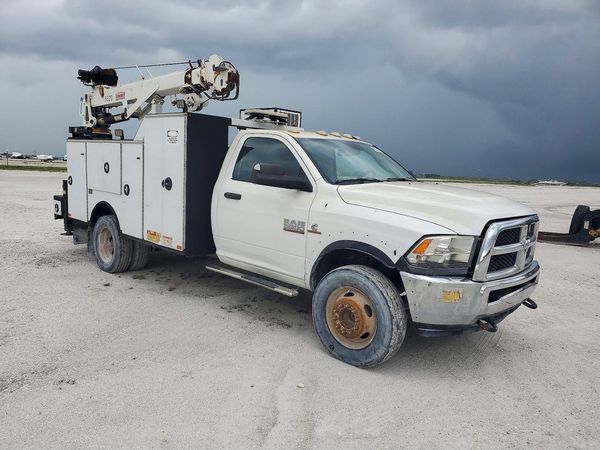2015 RAM 5500 REG CAB CHASSIS — Passenger 3/4
