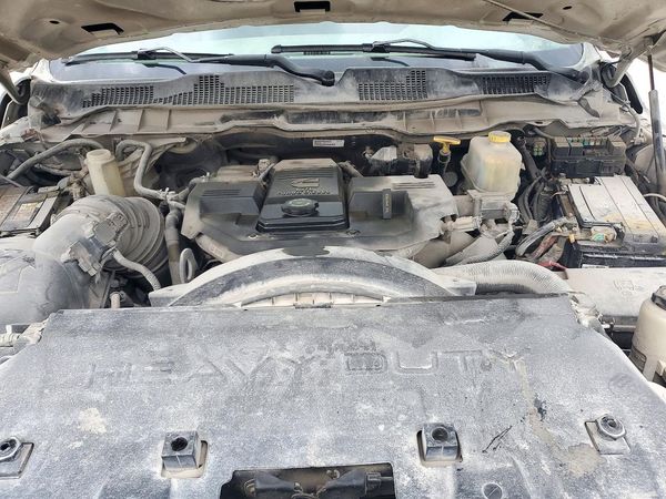 2015 RAM 5500 REG CAB CHASSIS — Engine bay