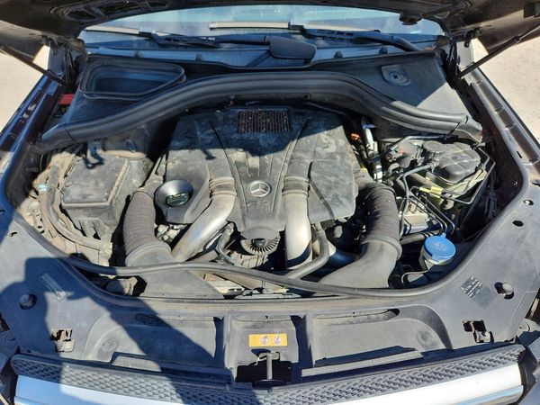 2014 MERCEDES-BENZ GL GL 550 4MATIC — Engine bay