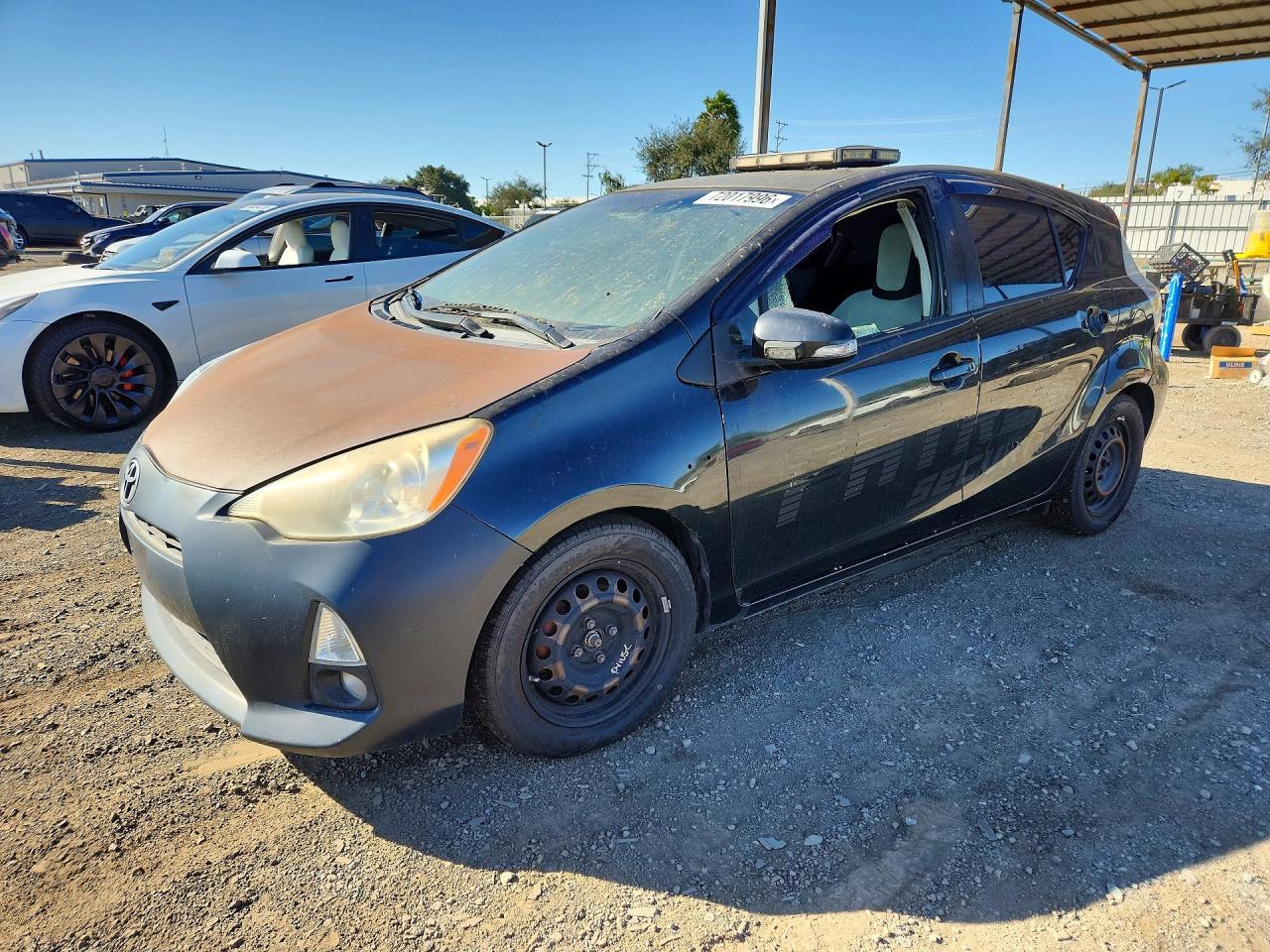 2014 TOYOTA PRIUS — Front 3/4