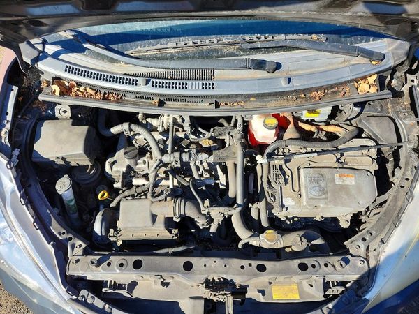 2014 TOYOTA PRIUS — Engine bay