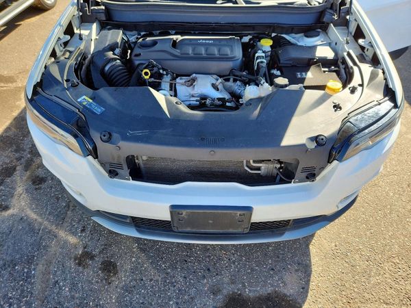 2020 JEEP CHEROKEE — Engine bay