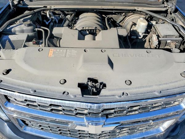 2020 CHEVROLET SUBURBAN — Engine bay
