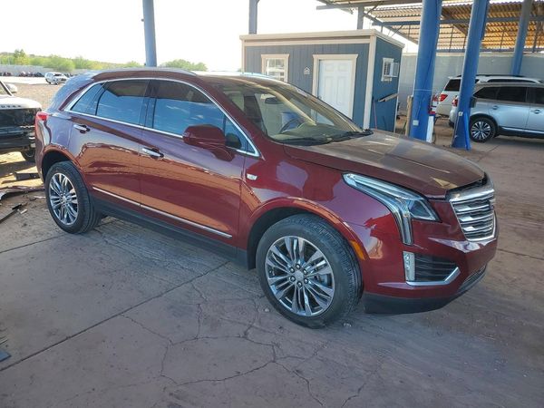 2017 CADILLAC XT5 Premium Luxury — Passenger 3/4