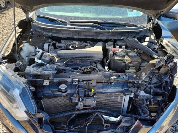 2018 NISSAN ROGUE — Engine bay