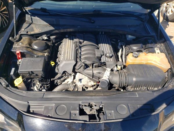 2012 CHRYSLER 300 SRT8 — Engine bay