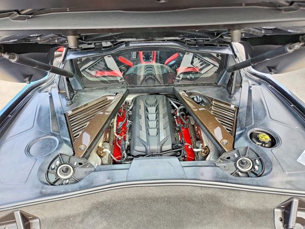 2023 CHEVROLET CORVETTE Preferred 2LT — Engine bay