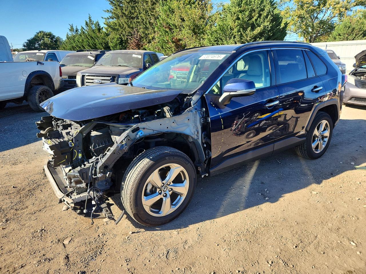 2019 TOYOTA RAV4 — Front 3/4