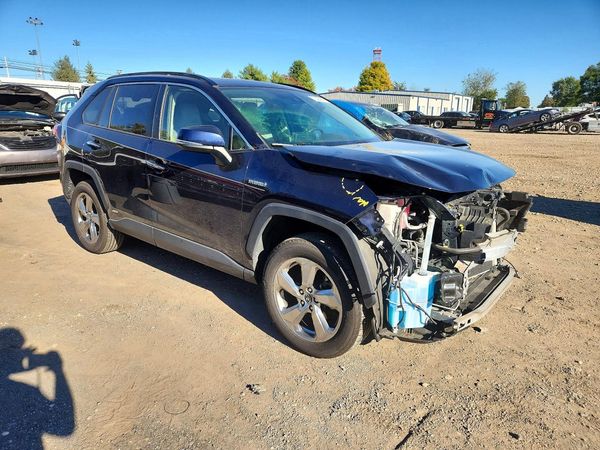 2019 TOYOTA RAV4 — Passenger 3/4
