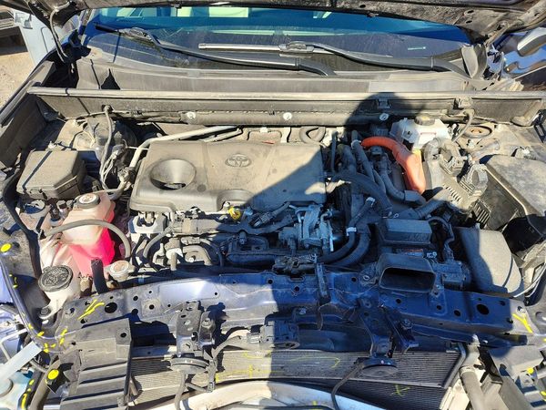 2019 TOYOTA RAV4 — Engine bay