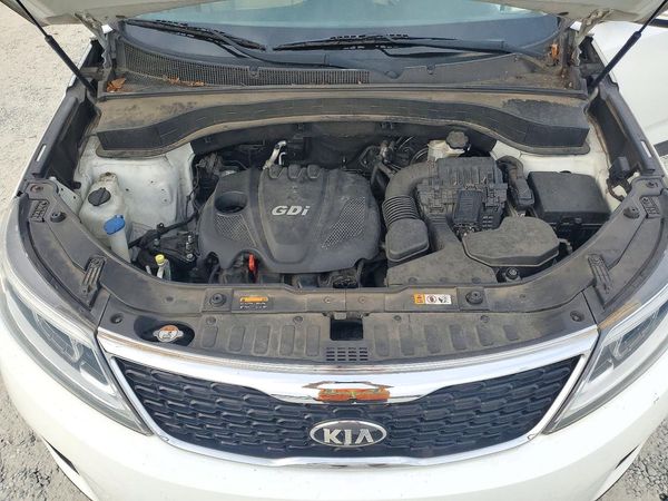 2014 KIA SORENTO Base/ LX — Engine bay