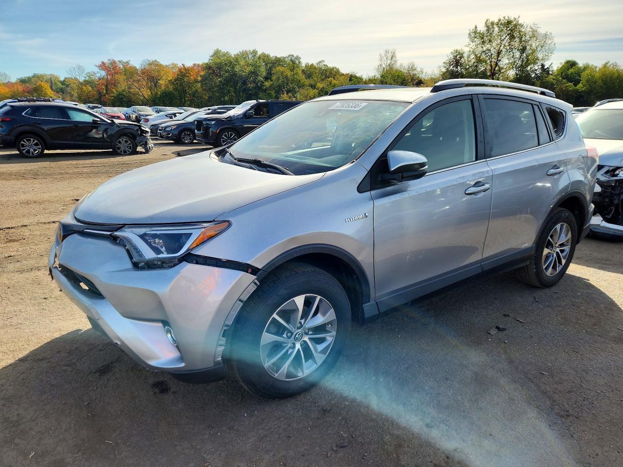 2018 TOYOTA RAV4 LE Plus/XLE — Front 3/4