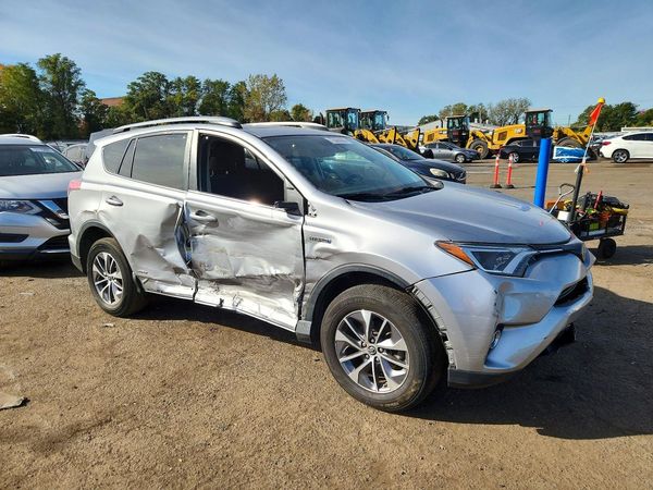 2018 TOYOTA RAV4 LE Plus/XLE — Passenger 3/4