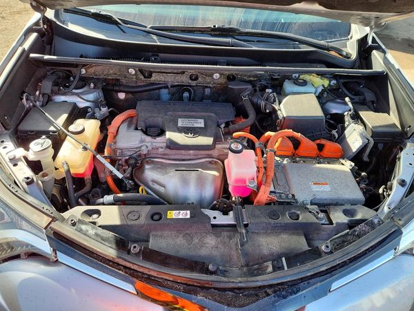 2018 TOYOTA RAV4 LE Plus/XLE — Engine bay