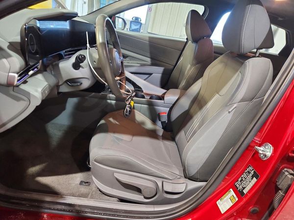 2025 HYUNDAI ELANTRA SEL Convenience — DENT