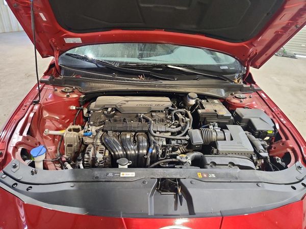 2025 HYUNDAI ELANTRA SEL Convenience — Engine bay